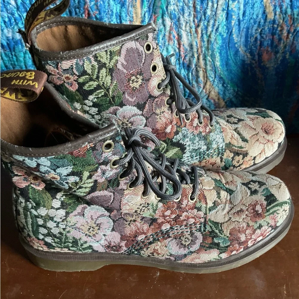 Dr. Martens Tapestry Multicolor Floral Ankle Boots like new women’s 11 - Picture 2 of 6